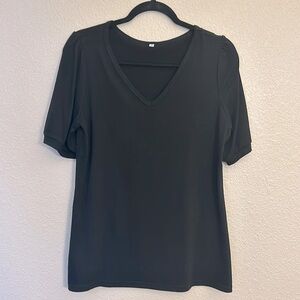 Women’s black v neck top size medium.